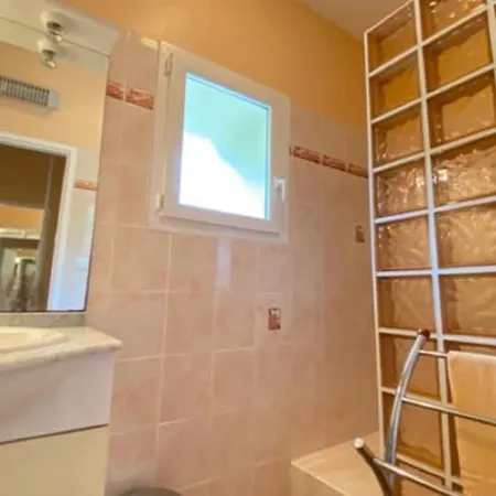 Semi-detached House On A Vineyard, Talais, Cleaning Included