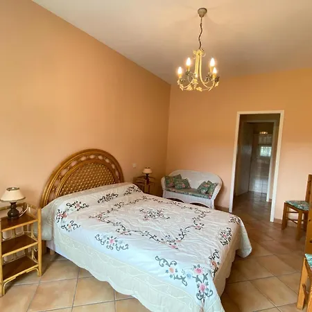 Semi-detached House On A Vineyard, Talais, Cleaning Included *