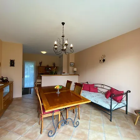 Feriehus Semi-detached House On A Vineyard, Talais, Cleaning Included