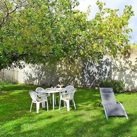 Feriehus Semi-detached House On A Vineyard, Talais, Cleaning Included *