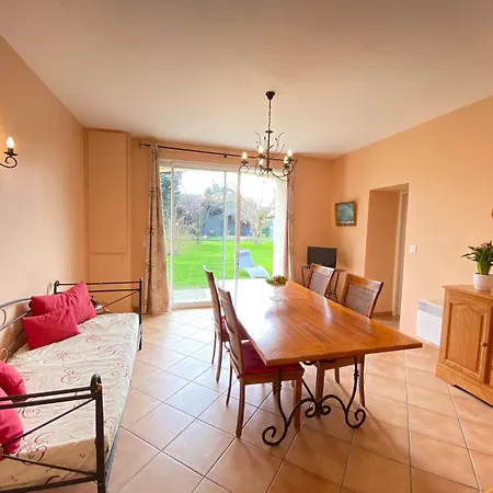Feriehus Semi-detached House On A Vineyard, Talais, Cleaning Included Talais