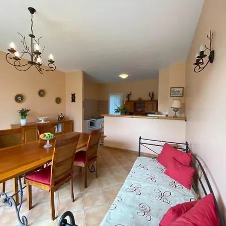 Semi-detached House On A Vineyard, Talais, Cleaning Included Talais