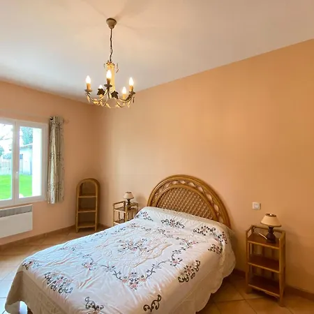 Semi-detached House On A Vineyard, Talais, Cleaning Included Feriehus Talais