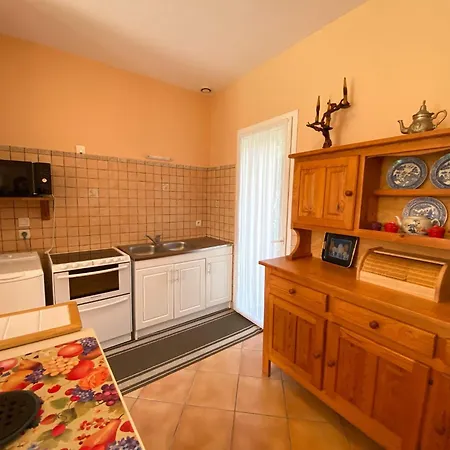 Feriehus Semi-detached House On A Vineyard, Talais, Cleaning Included Talais